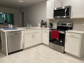 Mikrowelle, Ofen, Herdplatte, Geschirrspüler