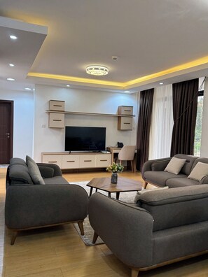 Deluxe Apartment, Multiple Beds | Living area