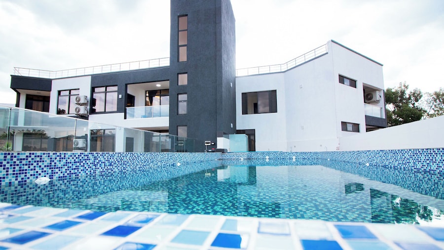 Cascadia Serviced Apartments