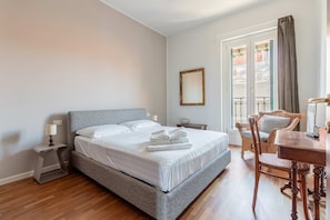 2 habitaciones, escritorio y acceso a internet