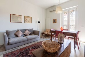 2 habitaciones, escritorio y acceso a internet