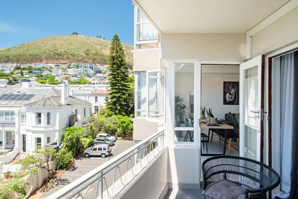 House | 1 bedroom, desk, Internet - Central Elegant Holiday Rental Between the Points (Cape Town)