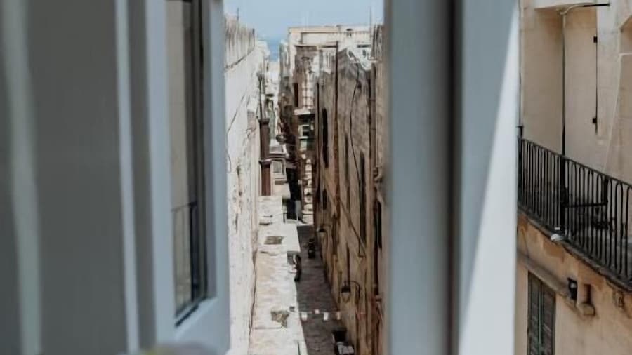 King Charles Boutique