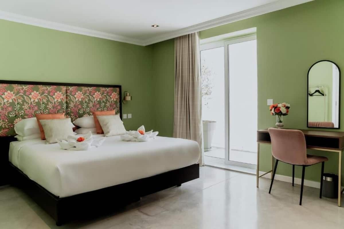 Deluxe Double or Twin Room, Balcony | In-room safe, desk, laptop workspace, soundproofing