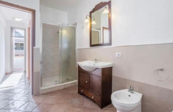 Shower, bidet - Villa San Michele - 1 (Torre Colonna-Sperone)