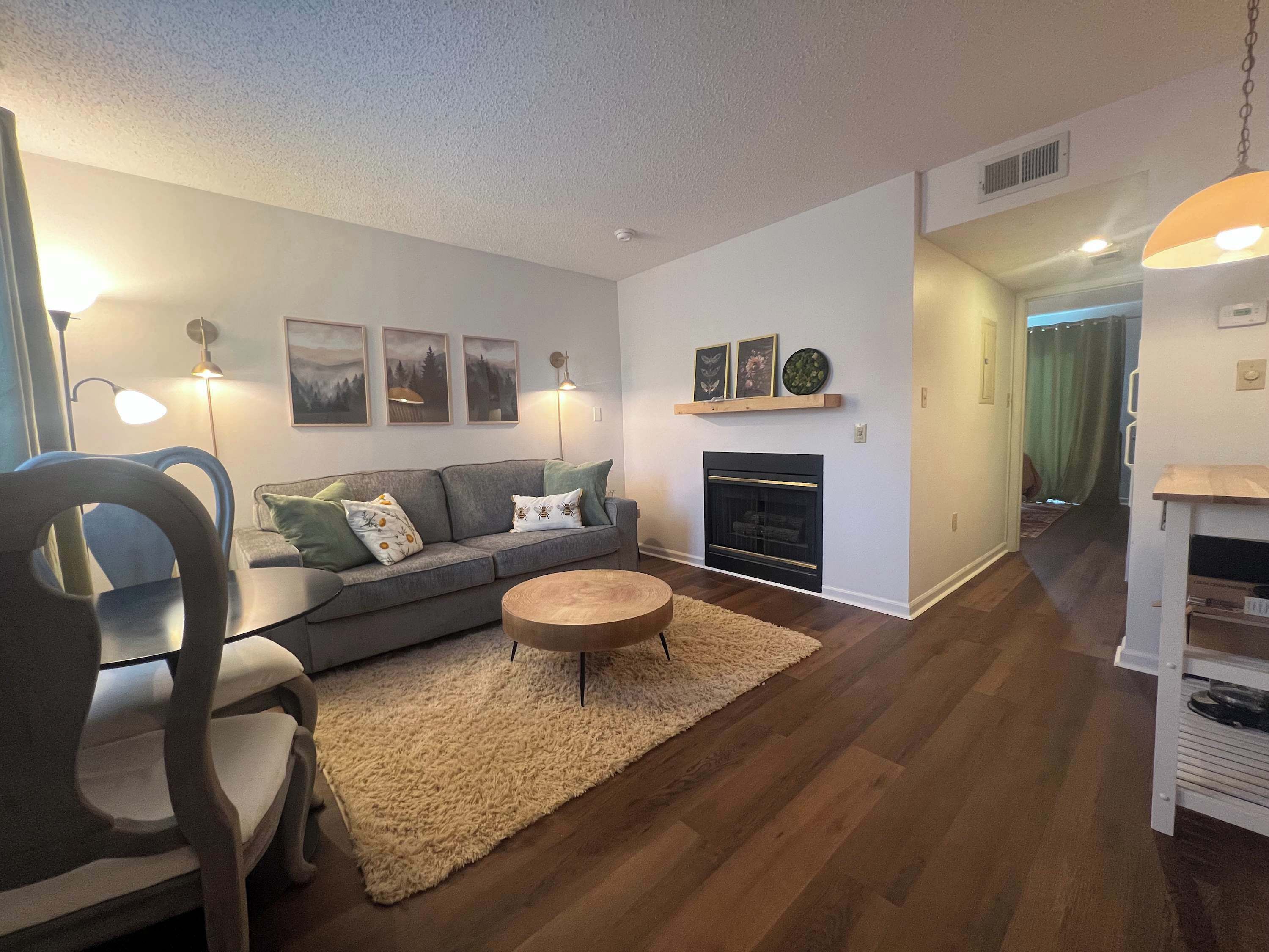 Chic Condo For 4, W/shared Pool Near Downtown! - Gatlinburg, TN