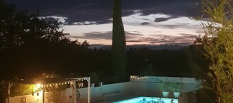 Room with terrace and pool between Nîmes and Alès. Magnificent view of the Cévennes