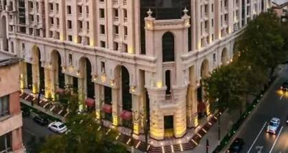 Deluxe Premium Apartment
Cozy 2-bedroom apartment with WiFi, AC in charming Baki