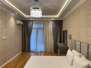 2 bedrooms, in-room safe, iron/ironing board, WiFi