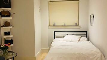 1 slaapkamer, een strijkplank/strijkijzer, wifi, beddengoed