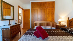 3 chambres, fer et planche à repasser, Wi-Fi gratuit, draps fournis