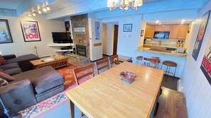 Smart TV, fireplace - Super Location Between Lionshead and Vail Village - Free Parking (Vail)