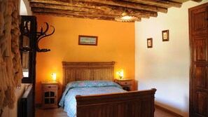 4 bedrooms, iron/ironing board, bed sheets - Aracena 005 (Aroche)