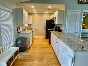 冷蔵庫、電子レンジ、オーブン、食器洗い機