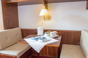 Free daily buffet breakfast  - Maria Hotel (Corvara in Badia)