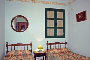3 عدّة غرف نوم ومكواة/لوح كي وواي فاي مجانًا وملاءات أسرّة
