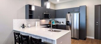 227 Modern 1BR Apt Walk to NJT