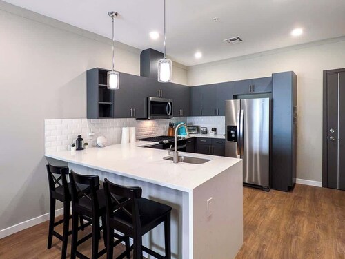 321 Modern 1BR Apt Walk to NJT