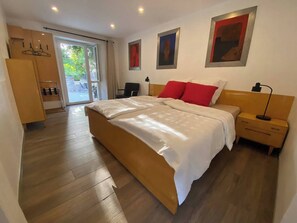 1 slaapkamer, een strijkplank/strijkijzer, wifi