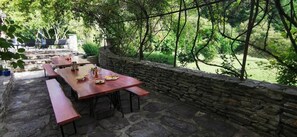 تناول الطعام بالخارج