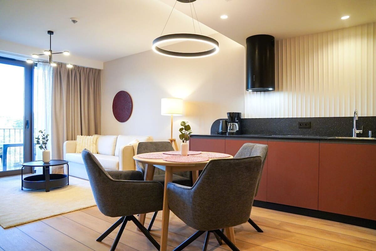Deluxe Suite | Private kitchenette | Fridge, stovetop, dishwasher, toaster