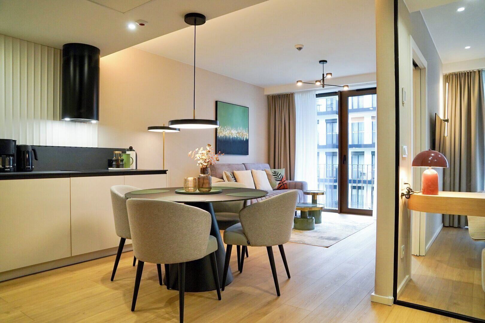 Suite Deluks | Ruang kerja ramah laptop, setrika/meja setrika, dan Wi-Fi gratis