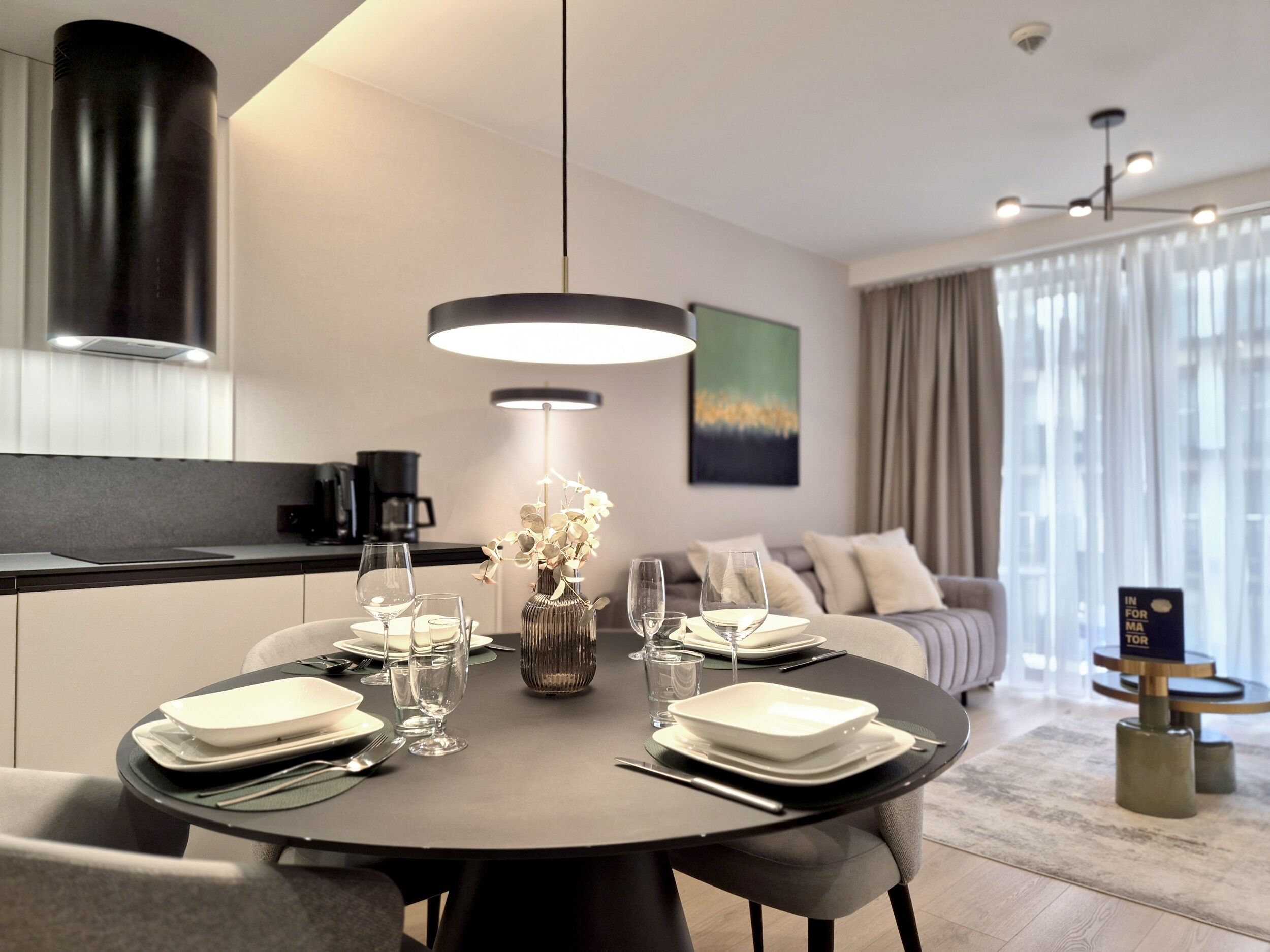 Suite Deluxe | Espai de treball apte per a portàtils i planxa i posts de planxar 