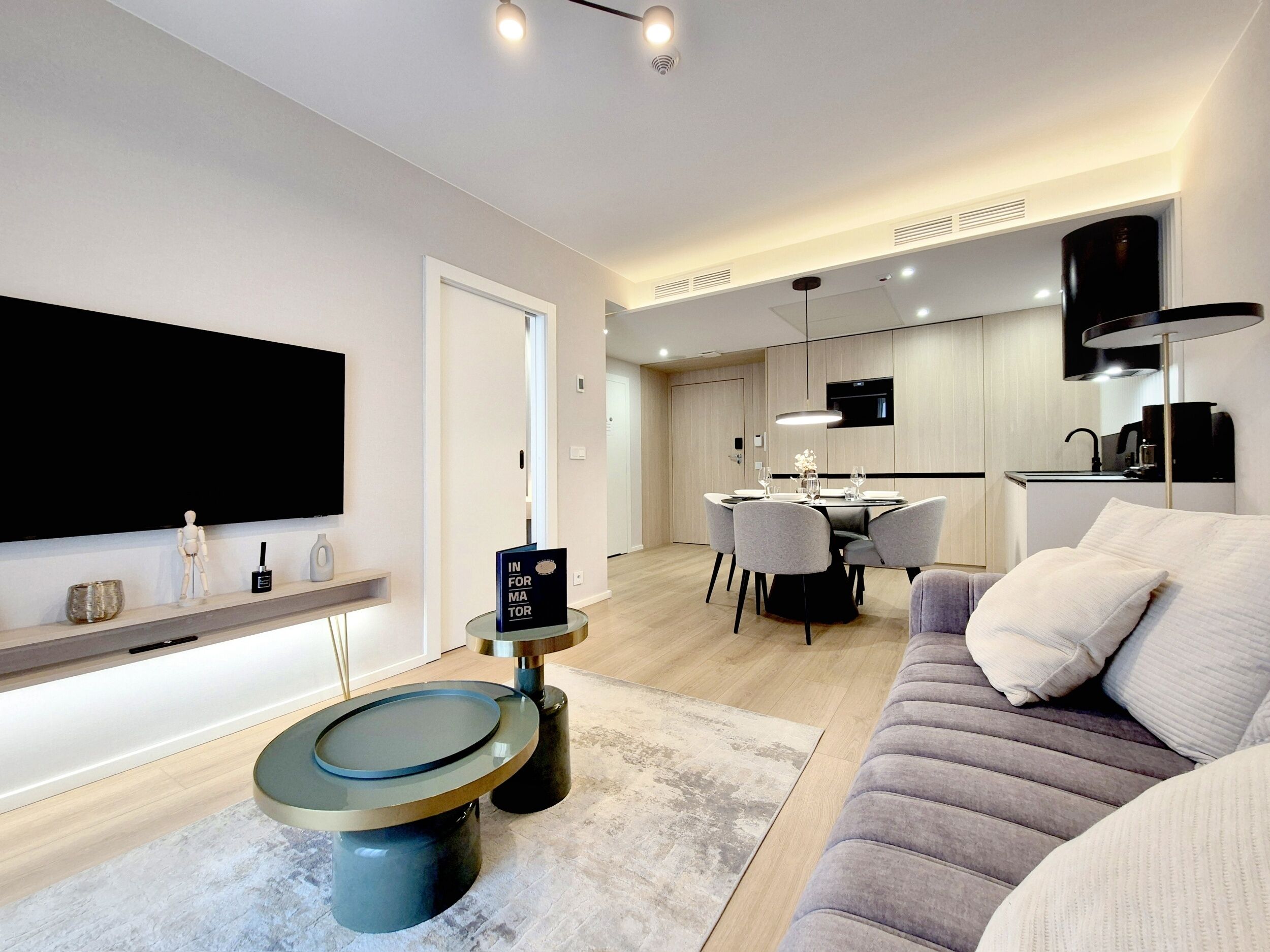 Deluxe Suite | Laptop workspace, iron/ironing board, free WiFi