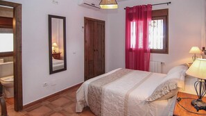 6 bedrooms, iron/ironing board, free WiFi, bed sheets