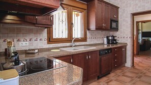 Fridge, microwave, oven, dishwasher - Sayalonga 002 (Sayalonga)