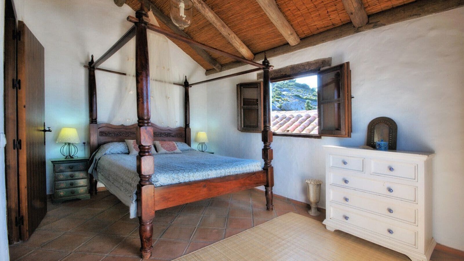 3 dormitorios, tabla de planchar con plancha, wifi gratis y ropa de cama