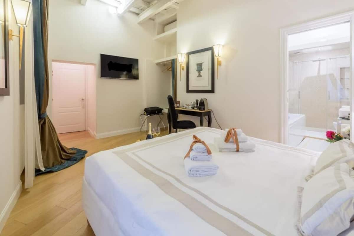 Deluxe Room, Non Smoking, Private Bathroom