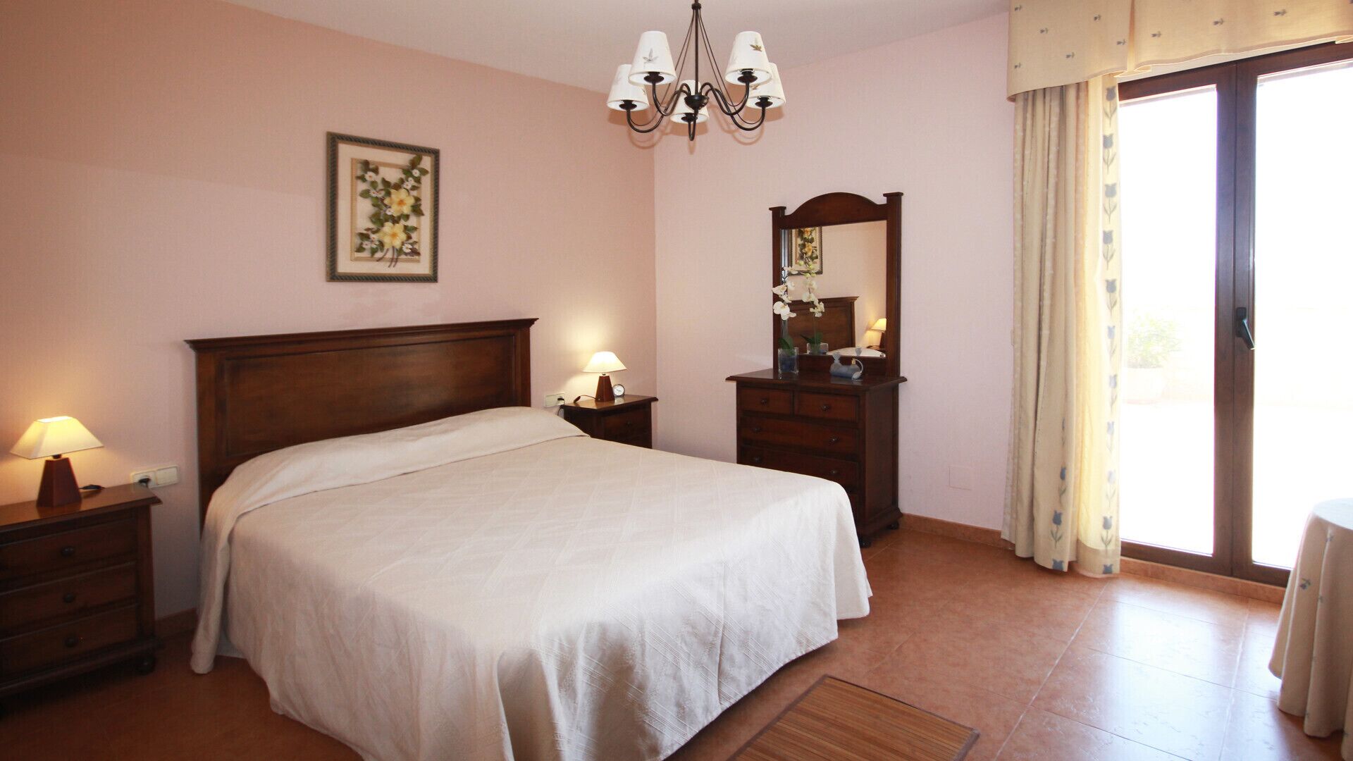 1 多间卧室、熨斗/熨衣板、免费 WiFi、床单