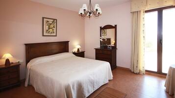 1 chambre, fer et planche Ă repasser, Wi-Fi gratuit, draps fournis