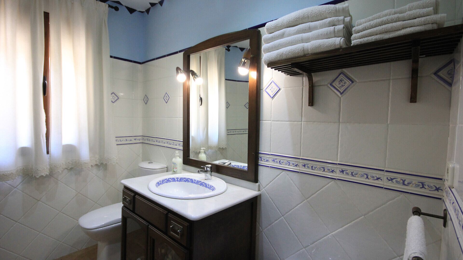 Een douche, handdoeken