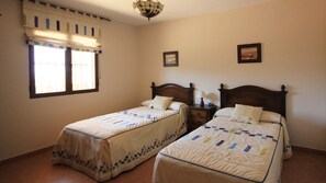 2 slaapkamers, een strijkplank/strijkijzer, gratis wifi, beddengoed