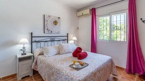 3 soverom, strykejern/-brett, wi-fi (inkludert) og sengetøy