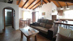 Een open haard en een dvd-speler