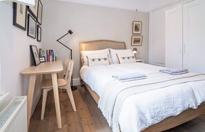 2 bedrooms, desk, iron/ironing board, WiFi - Host & Stay | Terrace House on Canal (Worcester)