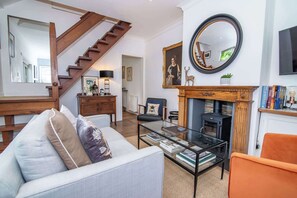 TV, offices - Host & Stay | Terrace House on Canal (Worcester)