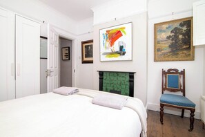 2 bedrooms, desk, iron/ironing board, WiFi - Host & Stay | Terrace House on Canal (Worcester)
