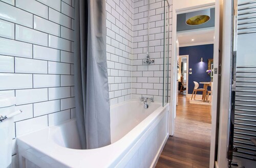 Host & Stay | Terrace House on Canal