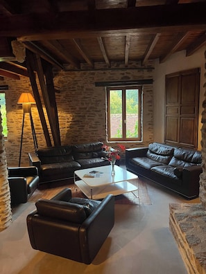 Smart TV, fireplace, table football, ping pong