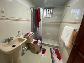 Apartamento, 3 quartos, sacada, vista para o jardim | Banheiro