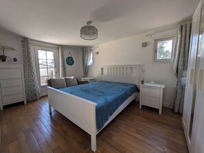 4 Schlafzimmer, Reisekinderbett, WLAN, Bettwäsche