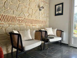 Interior - Charming modernised house with swimmingpool and view (Fumel)