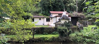 Private cottage with it's own fishing & pet friendly!