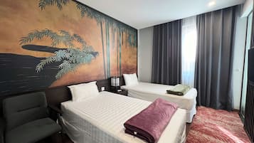 Yksilöllisesti kalustettu, työpöytä