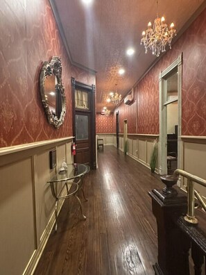 Interior - Upscale Western Inn With Historical Distinction and Modern Comfort (Okemah)