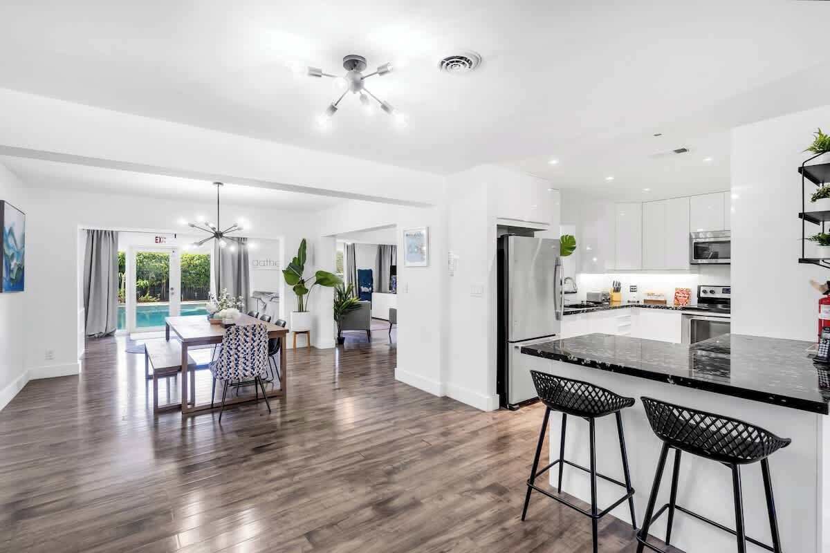 雪櫃、微波爐、焗爐、爐具